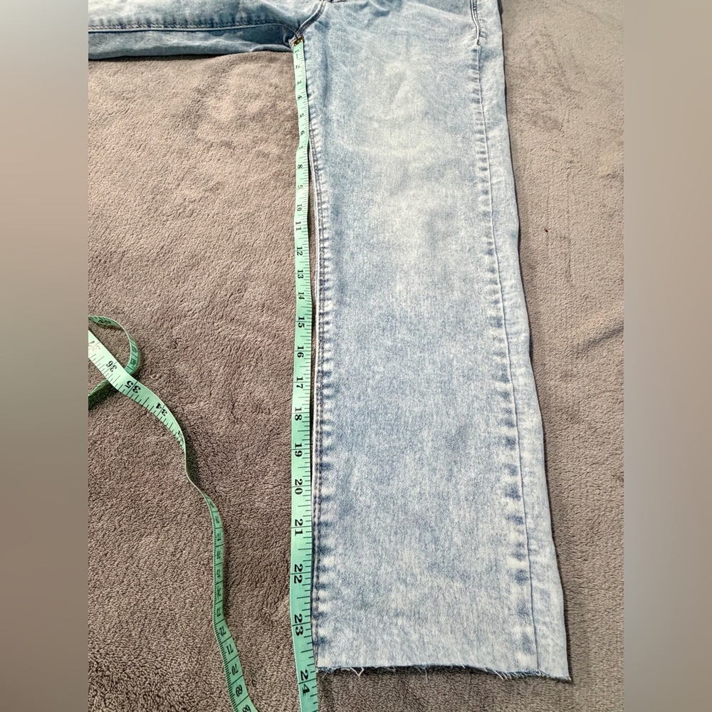 Curve Appeal Women's Light Wash Straight Jeans. Gently loved - Picture 6 of 12